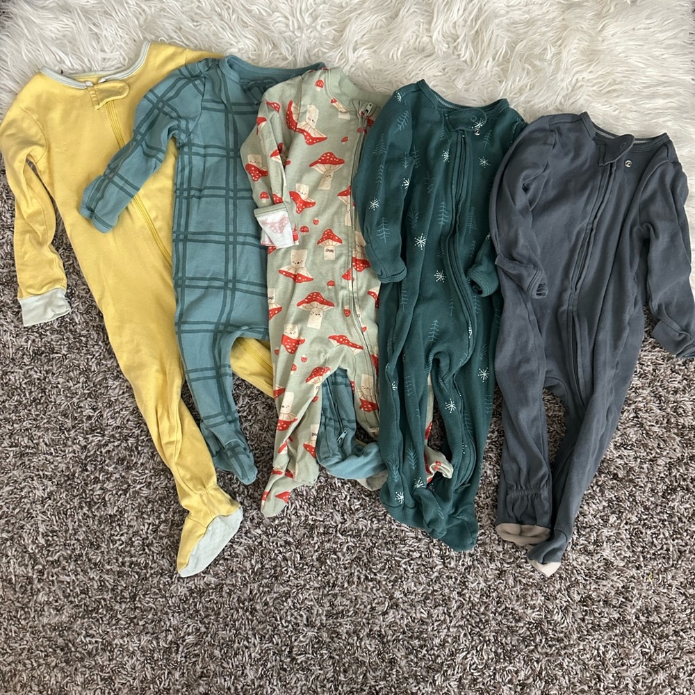 Footie pjs. 6 months. Cloud island/old navy.